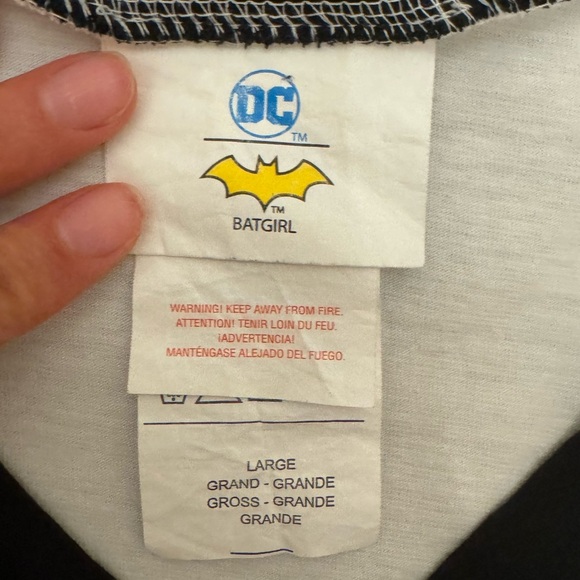 DC Comics Batgirl Long Sleeve V-Neck Shirt with Cape Size Large - Picture 5 of 8